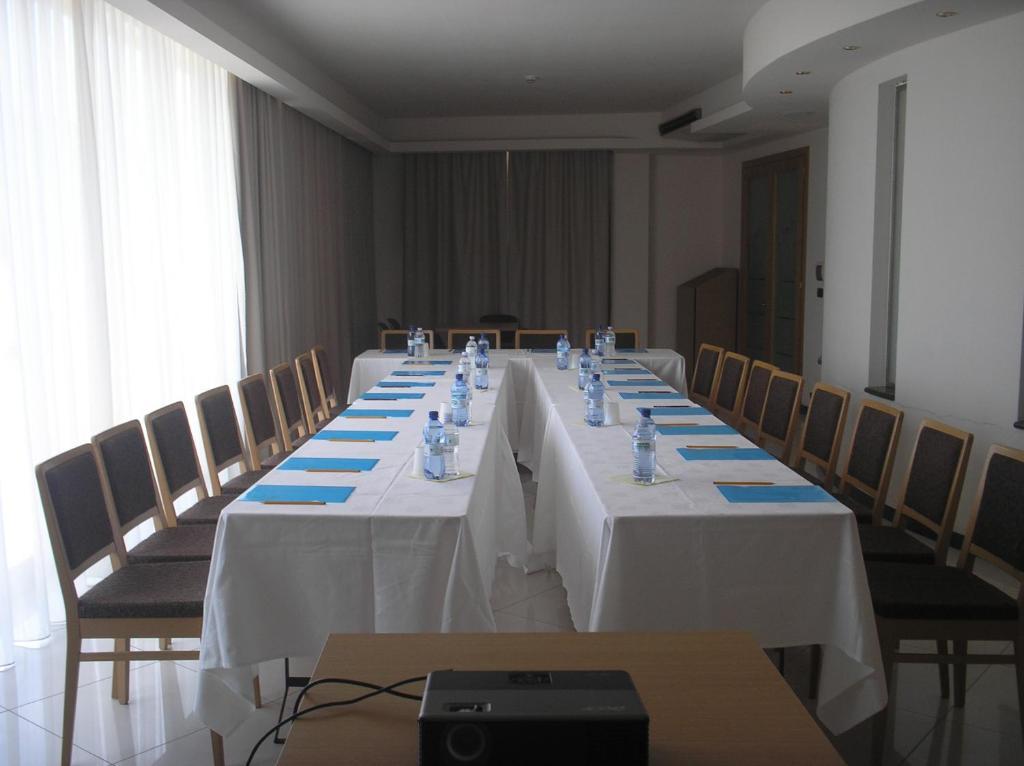 Garden Hotel Ареццо Экстерьер фото
